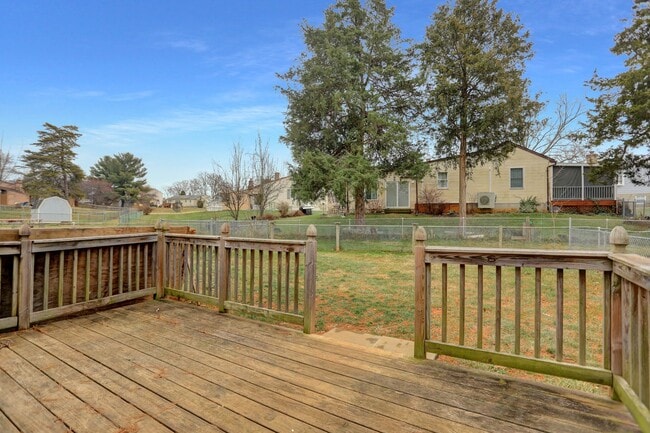 Building Photo - 7215 Johnnycake Rd