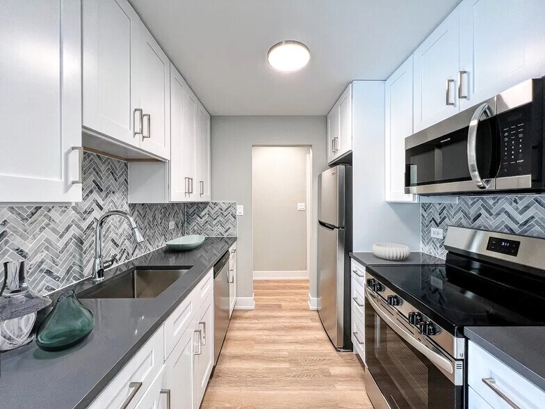 Building Photo - 520 W Aldine Ave