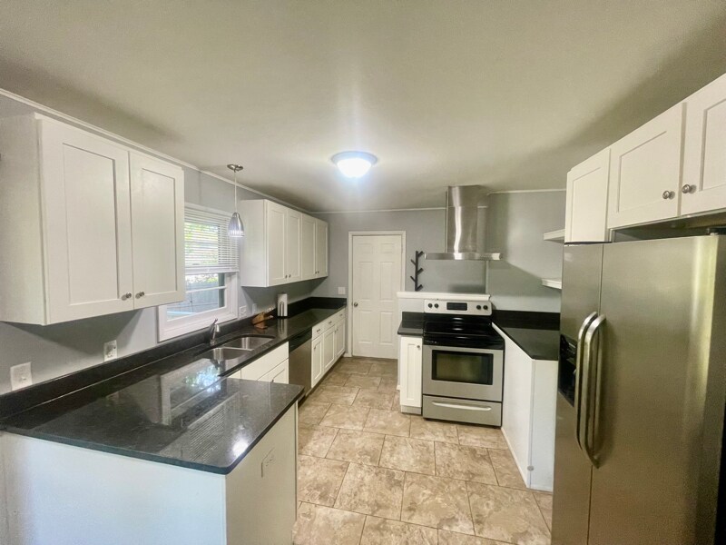 Building Photo - 2208 Concordia Dr