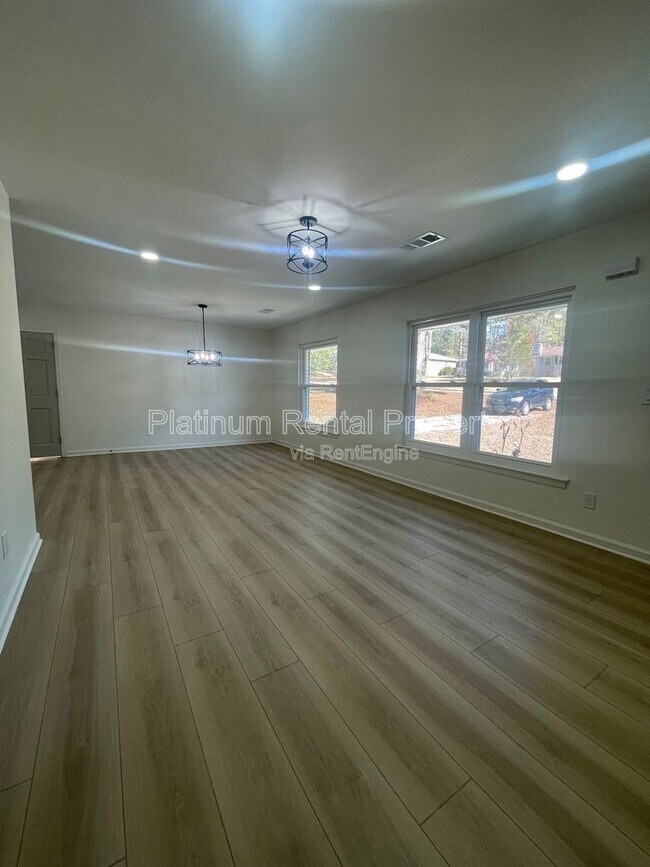 Building Photo - 1245 Shore Dr SW