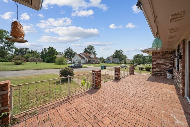 Building Photo - House for Rent 3 Bedrooms 2 Bath !!!!!