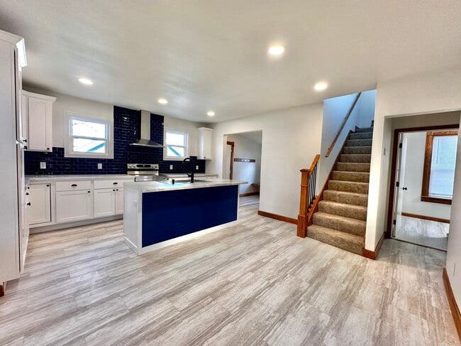 Building Photo - 1008 Giles St