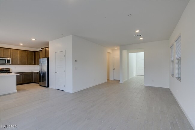 Building Photo - 405 Isla Enclave Wy