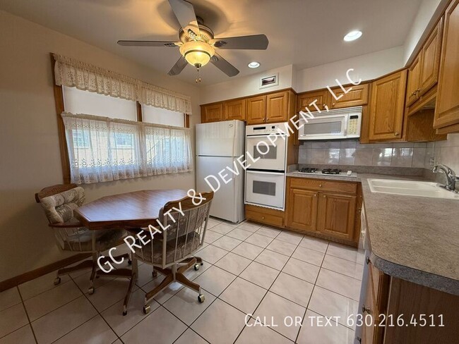 Building Photo - *** HEART OF ROSELLE / COMMUTER FRIENDLY /...