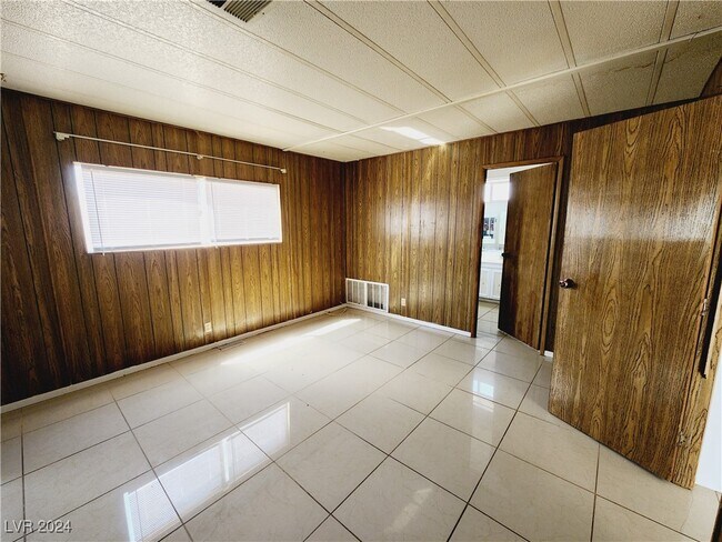 Building Photo - 6135 Carlsbad Ave