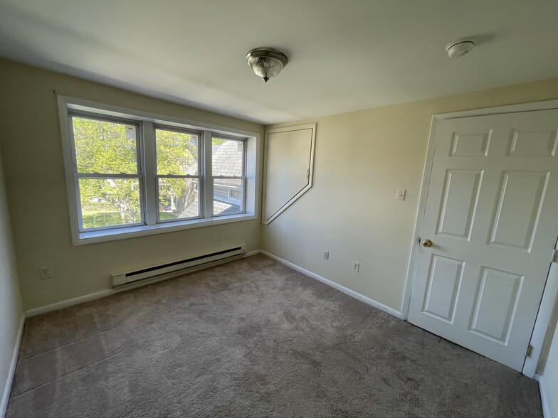Office with closet - 225 E 6th Ave