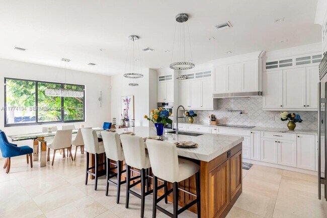 Building Photo - 2809 NE 14th Ave