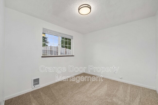 Building Photo - 9231 S K St