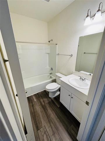 Building Photo - 743 Camden Dr