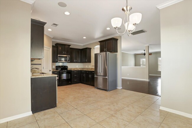 Building Photo - Cute 3 bedroom 2 bath