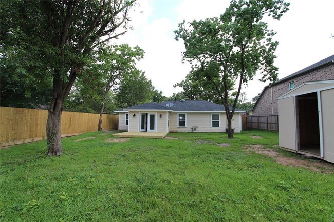 Building Photo - 6625 Schiller St