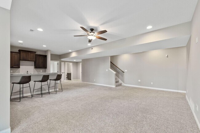 Building Photo - 1605 Labrador Dr