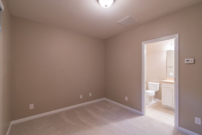Building Photo - Gorgeous Townhome in the Heart of Fort Mil...