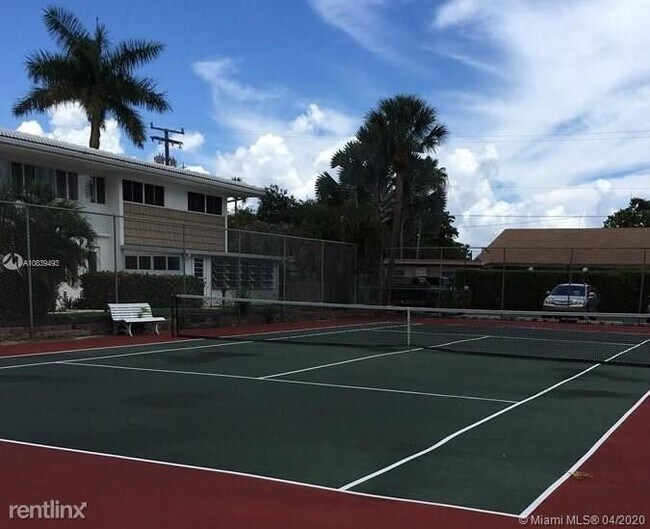 Building Photo - 1 br, 1 bath  - 2990 NE 16th Ave