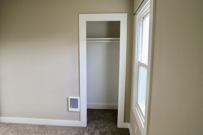 Building Photo - Cozy Remodeled 3-bedroom 2 bath Home - Close to State Capitol - On BUS LINE