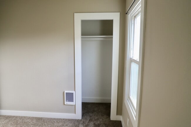 Building Photo - Recently Remodeled 3 bedroom 2 bath Home - Close to State Capitol - On BUS LINE