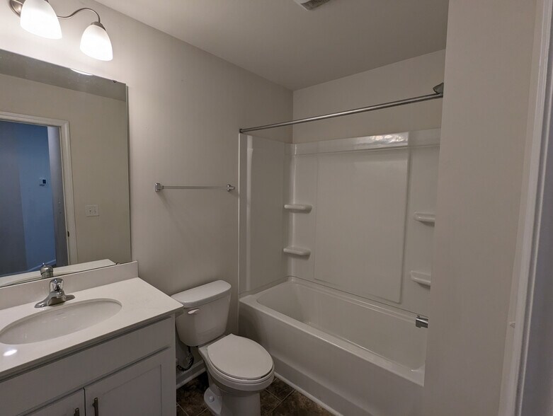 Building Photo - Room in Townhome on Guildford Hill Ln