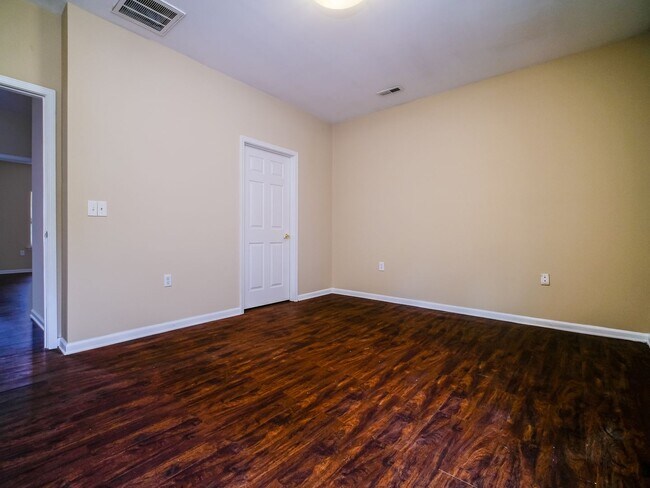 Building Photo - 7020 Somerset Springs