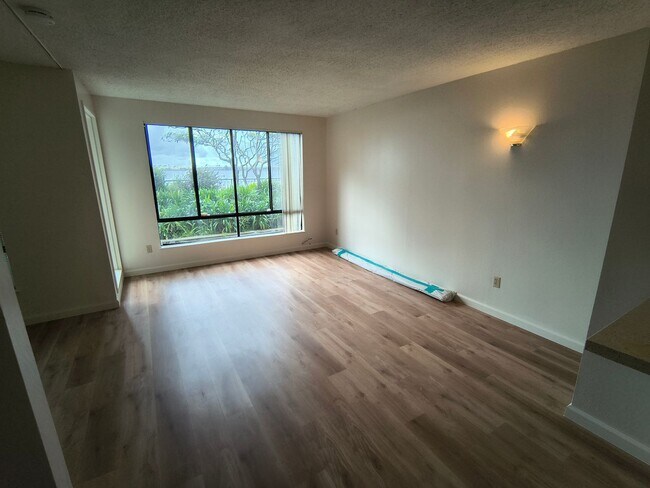 Building Photo - BEAUTIFUL STUDIO AVAILABLE AT WATERGATE COMMUNITY IN EMERYVILLE!!!