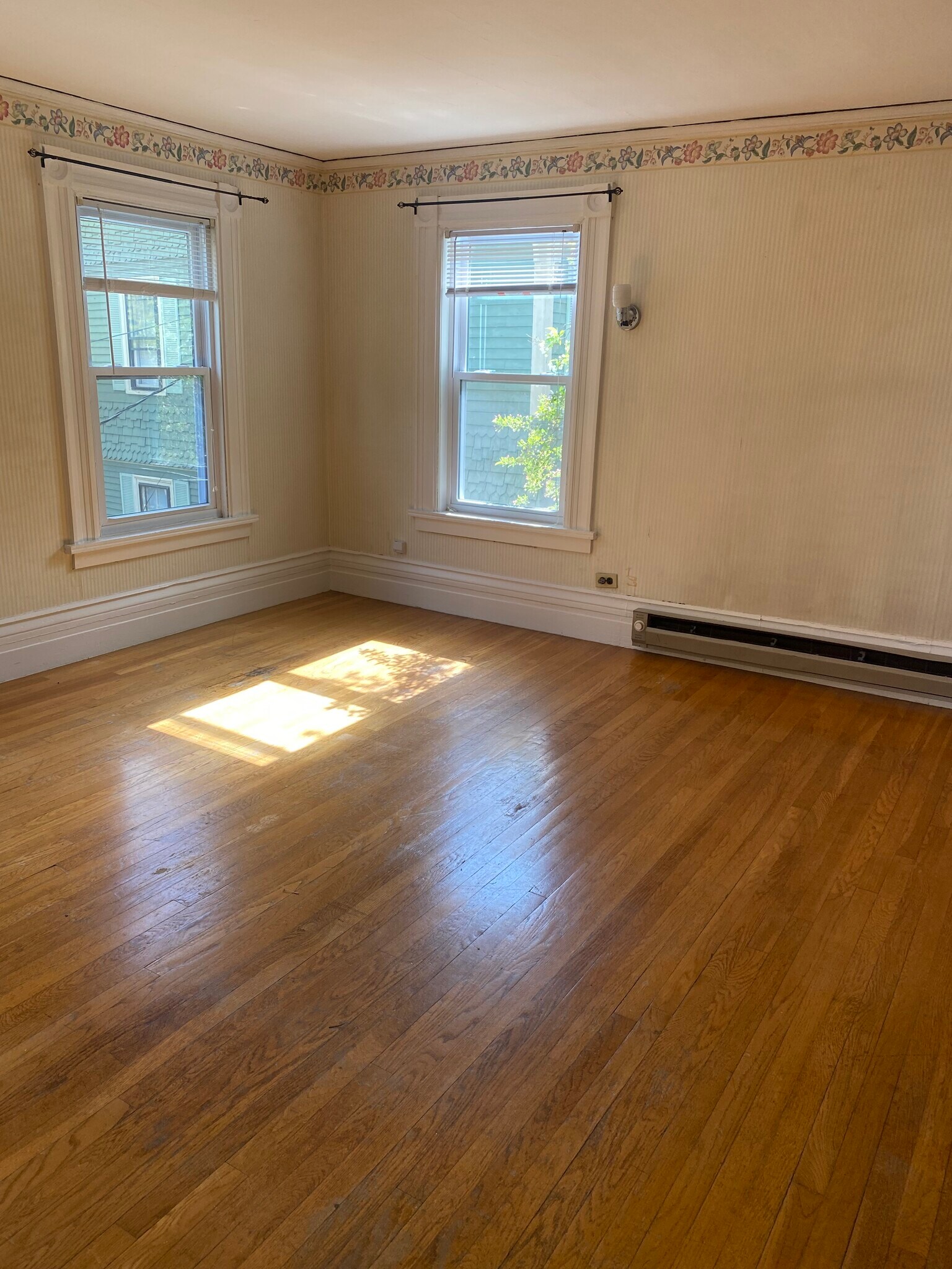 Building Photo - 103 Pleasant St