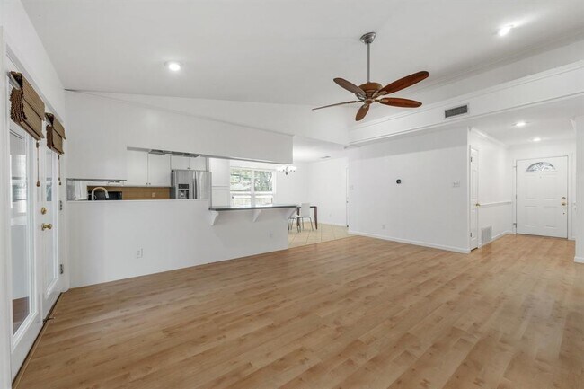 Building Photo - 11904 Highland Oaks Trail