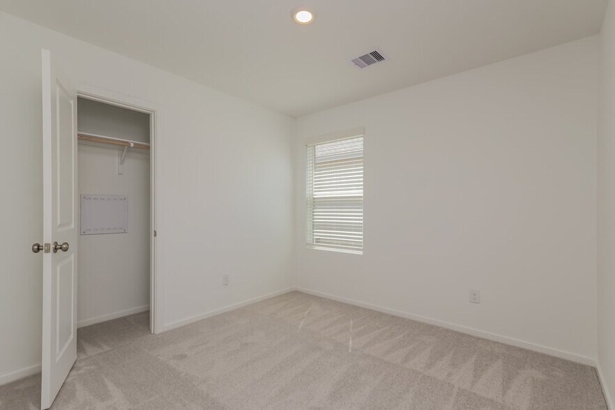 Building Photo - 613 Craven St