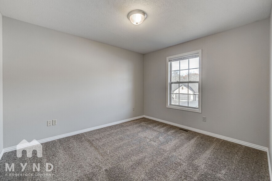 Building Photo - 120 N Peach Brook