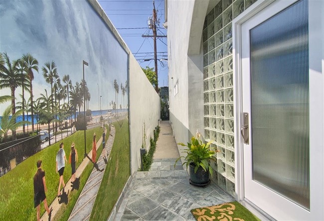 Building Photo - 2906 2nd St