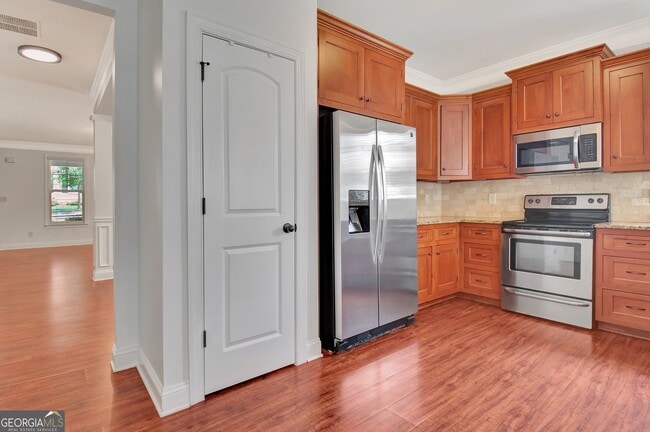 Building Photo - 155 Colonial Ct