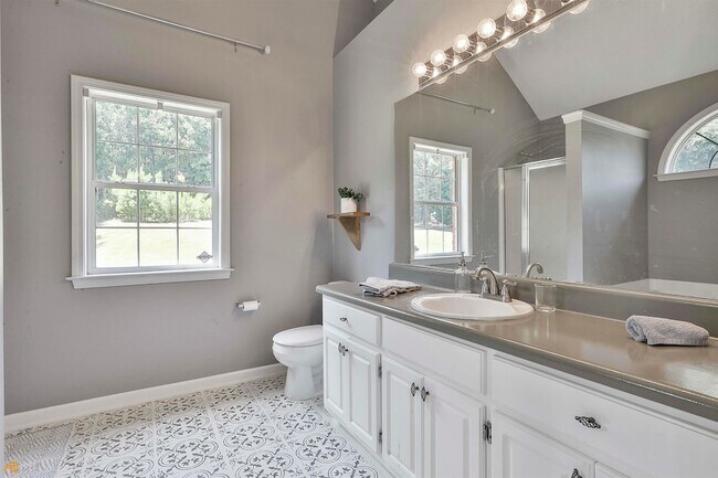 Building Photo - 100 Riverside Walk