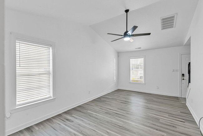 Building Photo - 900 Springwood Dr