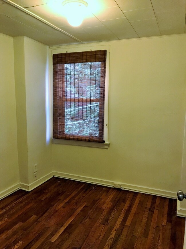 Building Photo - VERY NICELY DONE OAKLAND HOUSE AVAILABLE AUGUST 2026!