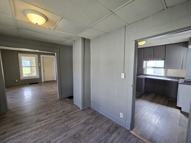 Building Photo - 211 Manson St