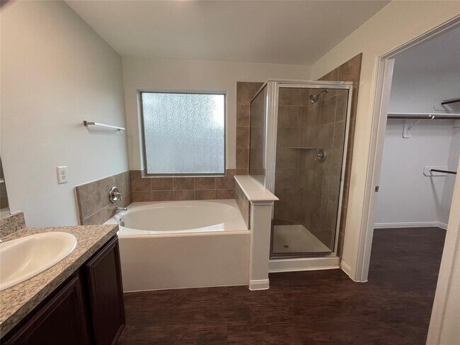 Building Photo - 13429 Raintree Dr