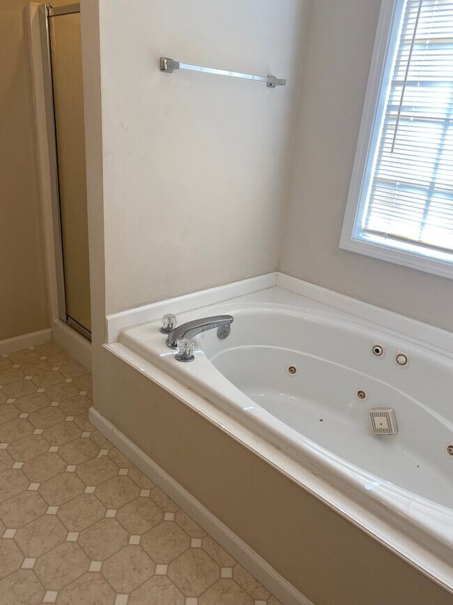 Building Photo - 3438 Topside Rd