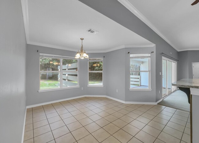 Building Photo - 5897 Saratoga Dr