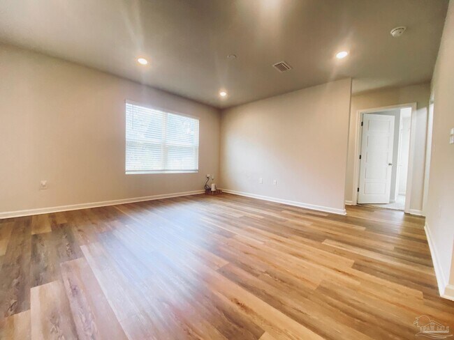 Building Photo - 9632 Angel Oak Dr