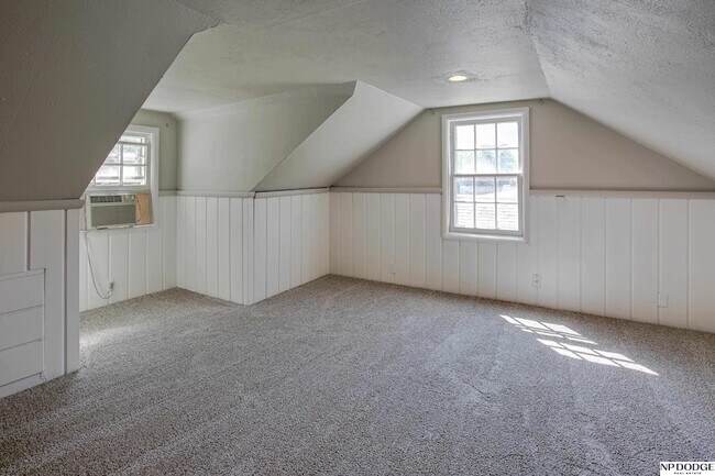 Building Photo - 5220 Mason St