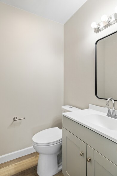 Building Photo - 6301 Frankn Dot Dr