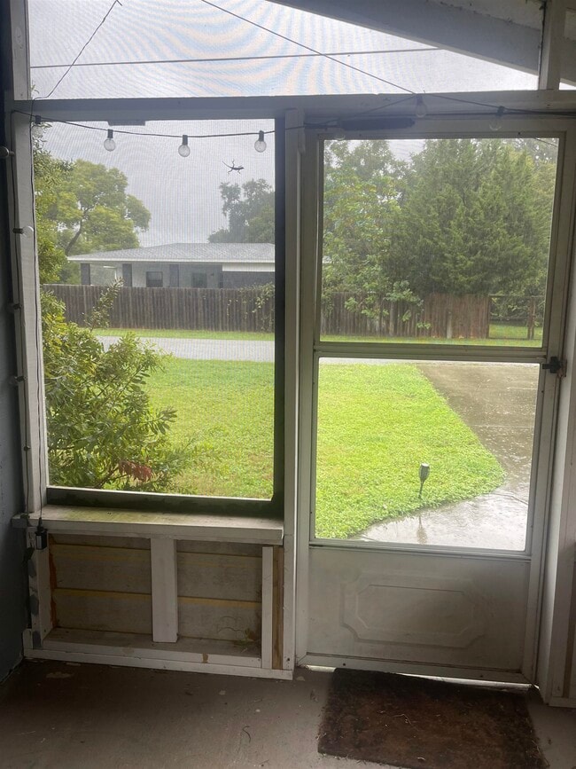 Building Photo - 2928 Del Rio Dr