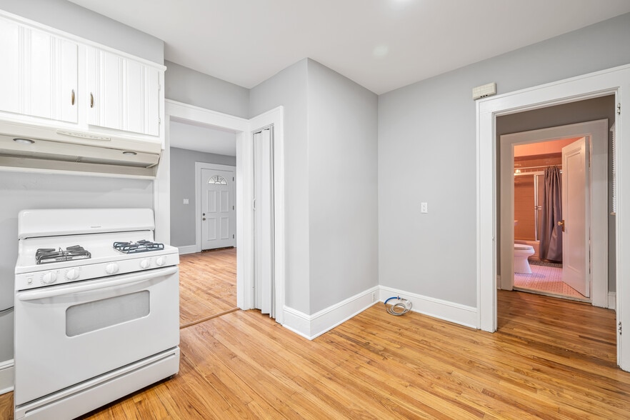 Kitchen - 64 Hudson Ave