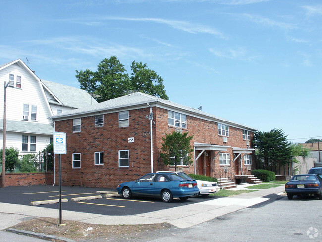Primary Photo - 655 21st Ave