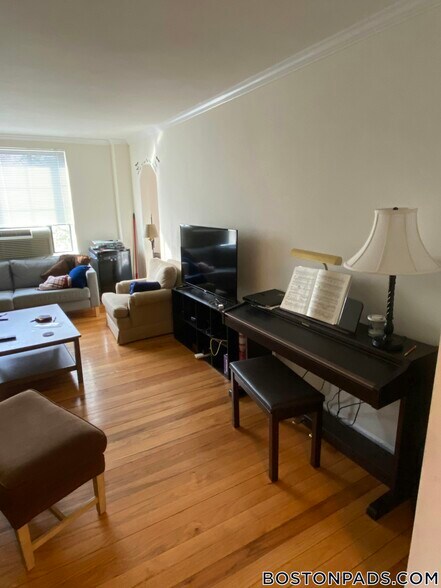 Building Photo - 60 Brattle St