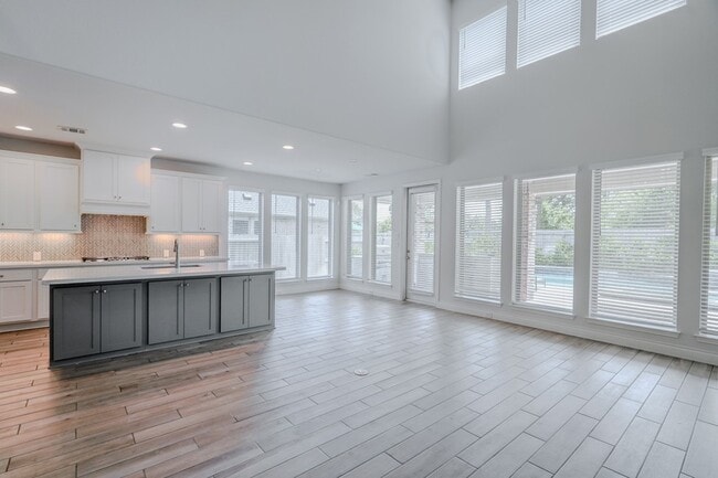 Building Photo - 17010 Harper's Way