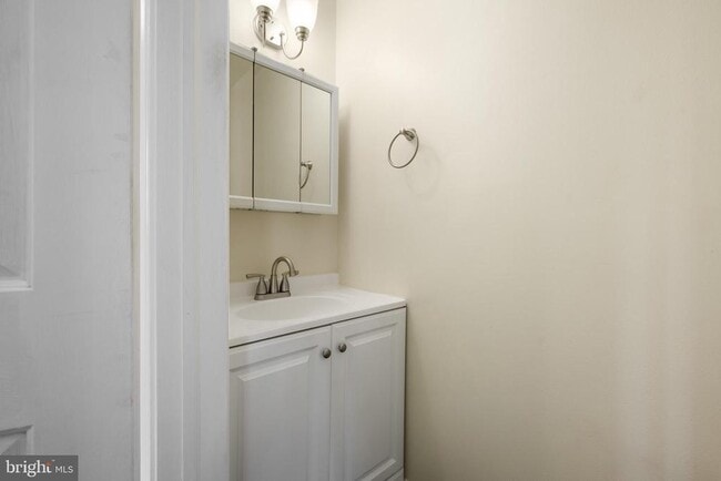 Building Photo - 143 Curtis Ave