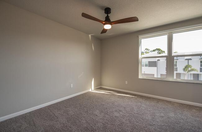 Building Photo - 3918 SE Mentmore Ln