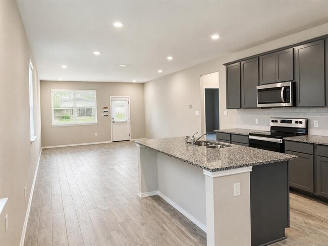 Building Photo - 2156 Griffith Dr
