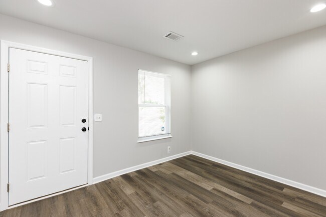 Building Photo - 3223 Alpine Ave