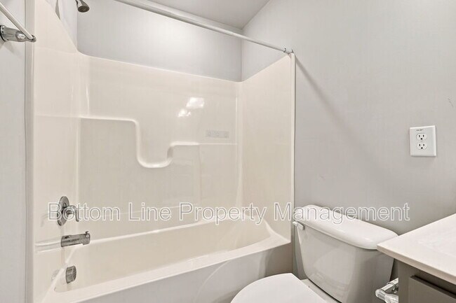 Building Photo - 2312 Kasota Ln