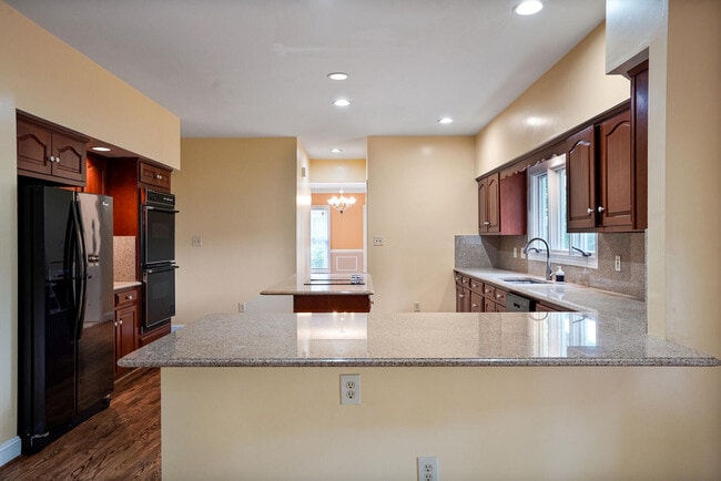 Building Photo - 7204 Quiet Cove